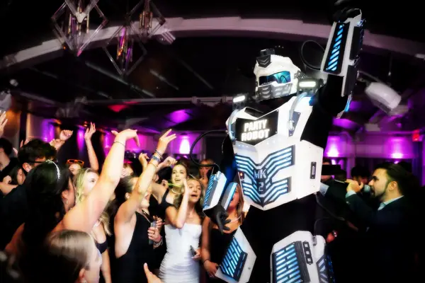 Comment planifier une expérience de mariage robot que vos invités n'oublieront pas