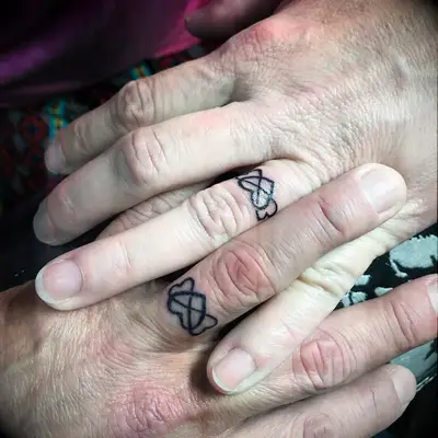 Connected infinity hearts