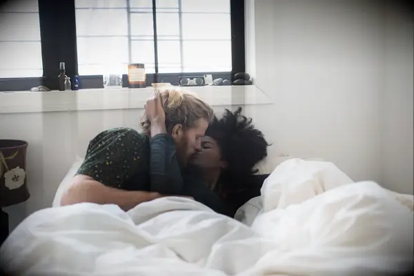 La position sexuelle du zodiaque que vous devriez essayer, selon un astrologue