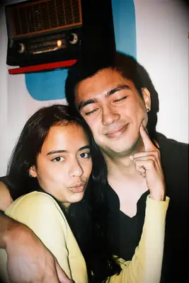 Cute Couple Poses: Woman with eyes open and man with eyes closed