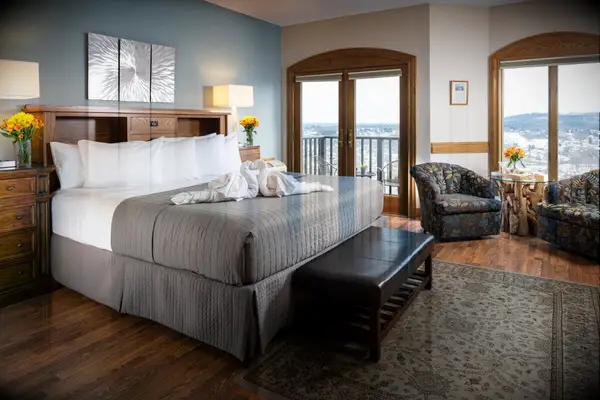 Stay for a romantic weekend at Hermann Hill