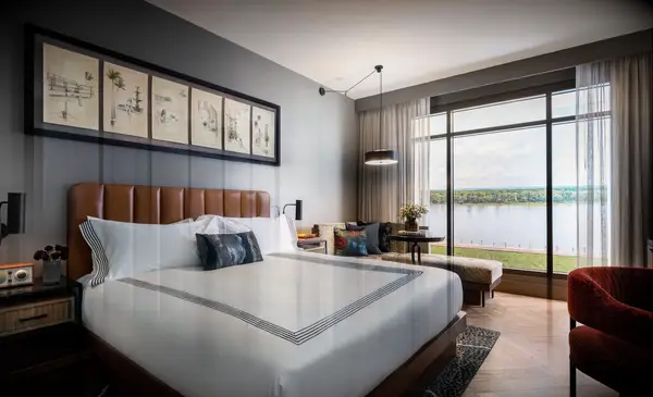 Thompson Savannah room option king bed