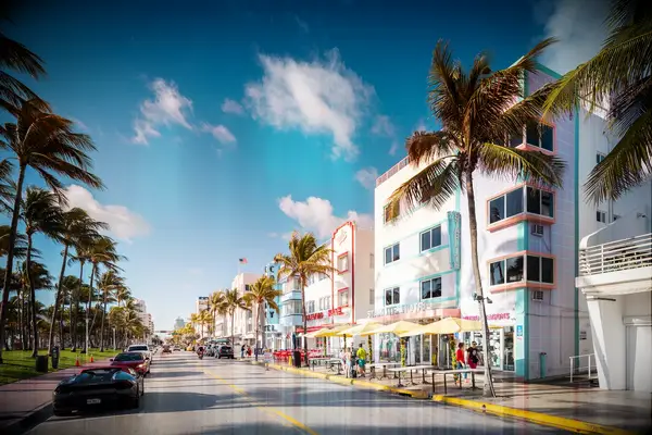 100 Légendes et citations de Miami Instagram pour accompagner vos messages relationnels