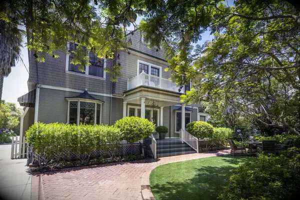 VRBO Charming Historical Inn (Downtown Santa Barbara)