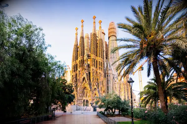 Cheapest airfare to Barcelona, Spain